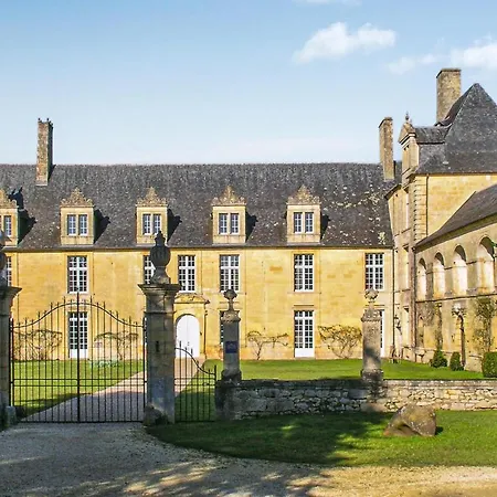 Beautiful In St Amand De Coly 펜션 Aubas